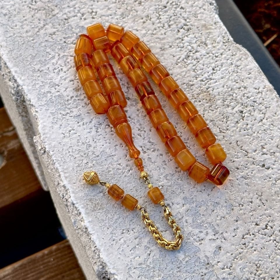 14 Ayar Altın Püsküllü Kütük Kesim Kehribar Tesbih