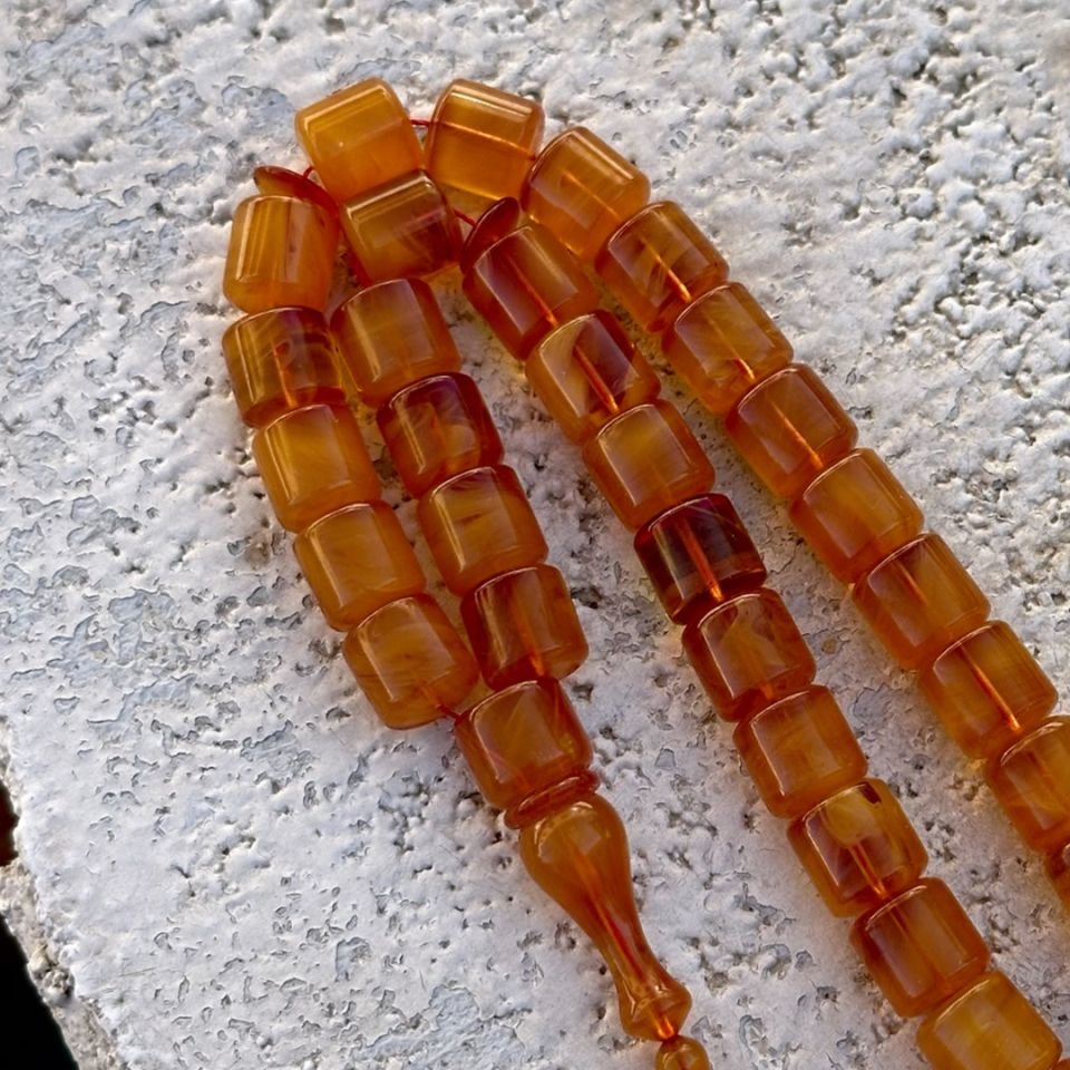 14 Ayar Altın Püsküllü Kütük Kesim Kehribar Tesbih