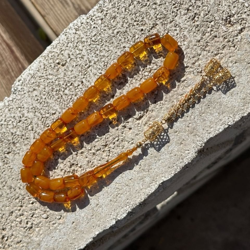 Altın Püsküllü Hareli Kehribar Tesbih