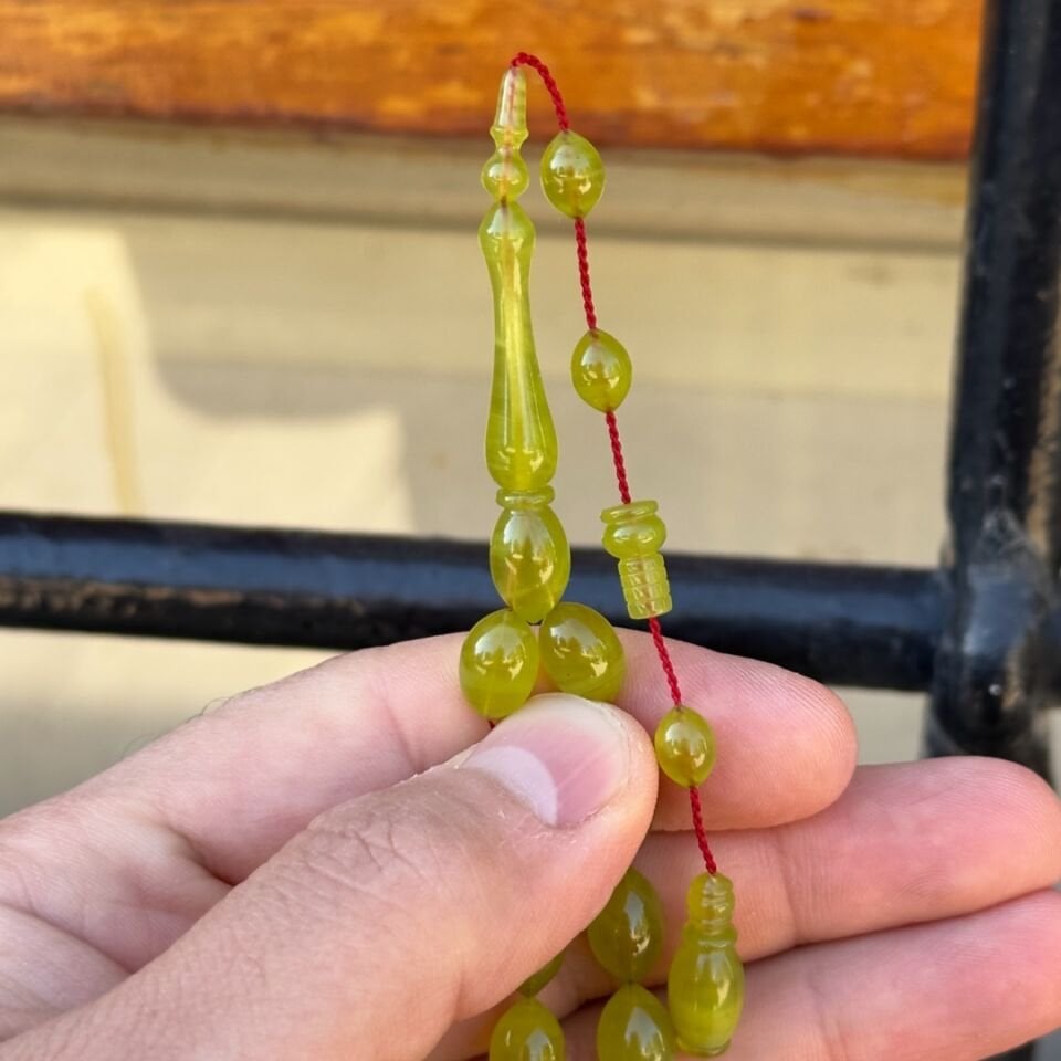 Antik Yeşil Hareli Sıkma Kehribar Tesbih